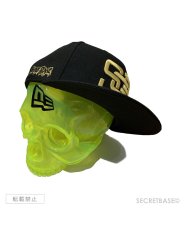 画像1: SBG New Era 9FIFTY × SECRETBASE 1/1 SKULL HEAD CLEAR YELLOW SET (1)