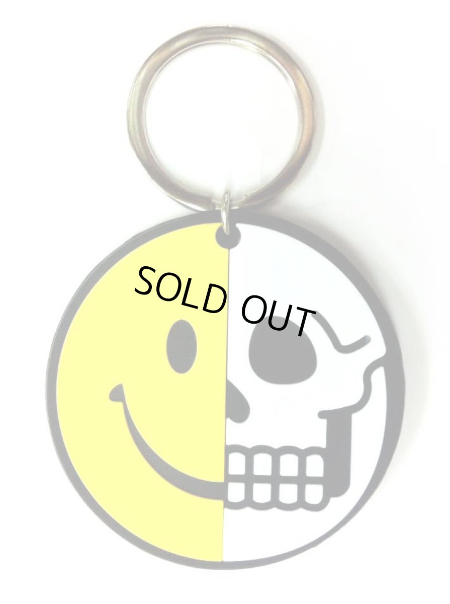 画像1: SMILE SKULL RUBBER KEY HOLDER (1)